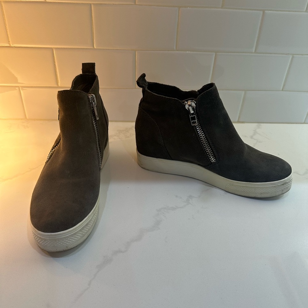 Steve Madden Grey Suede Wedgie Sneakers - size 8